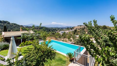 Beautiful views to Kare village & Cretan mountains!