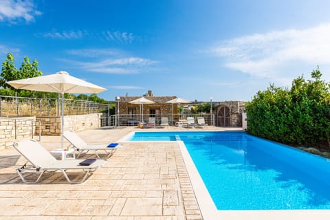 Total quietness and privacy next to Cretan nature!