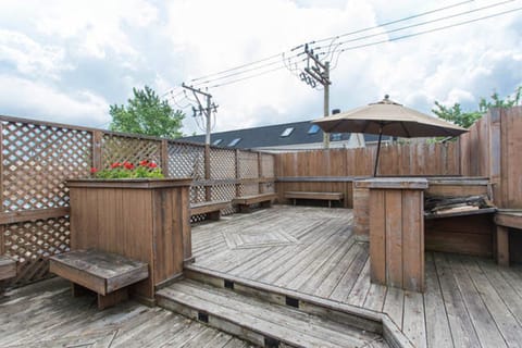 Rooftop deck: great outdoor space 