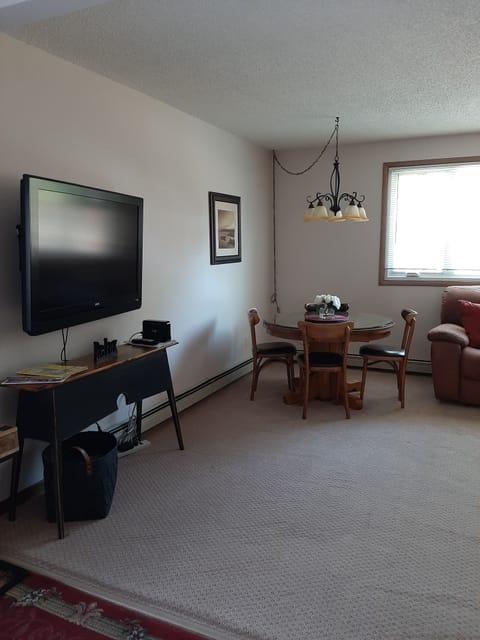 Living/dining area