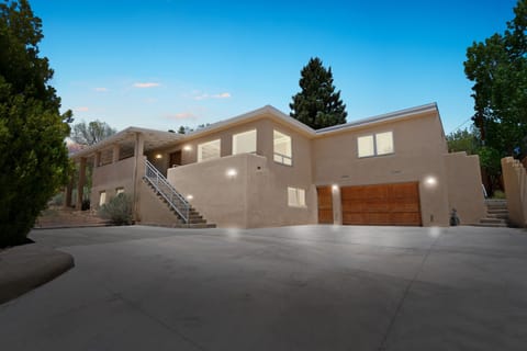 Welcome home after strolling from twilight gallery openings or dinner downtown