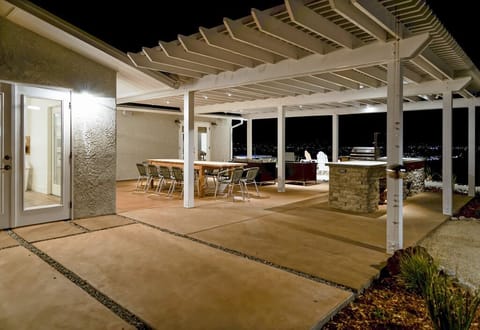 Don't you want to host a dinner party here?