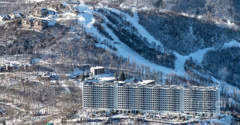 ❄️ ⛄️ ❄️ 
Sugar Top Resort with Ski slope in background 
❄️ ⛄️ ❄️