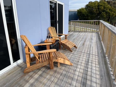 front deck great for relaxing and taking in the view