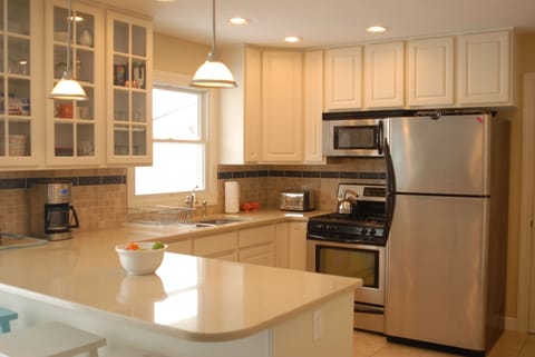 Toaster, teapot, coffee pot, blender (not pictured)