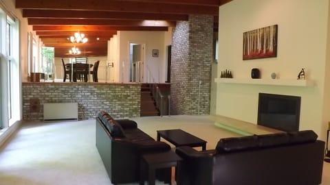 Open floor plan gives comfort in Grand Style!