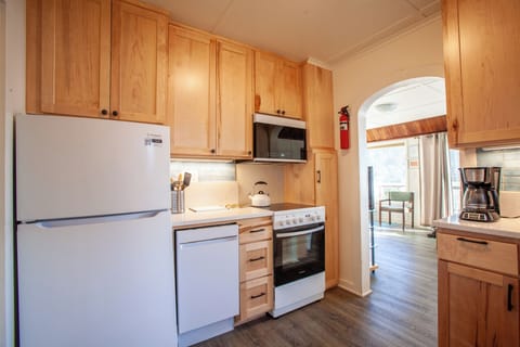 New Kitchen!  Fully furnished including a dishwasher!