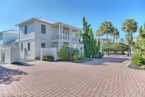 The  Burkes Beach Bungalow 75 steps to the beach and beachfront pool 