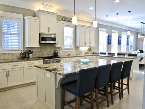 Outstanding spacious chefs Kitchen with seating for 8, fully equipped!