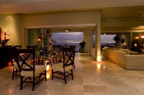 Romantic Open floorplan w Custom Lighting  