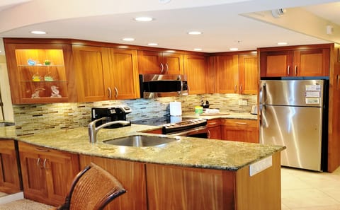 Complete gourmet kitchen with all the amenities!!!