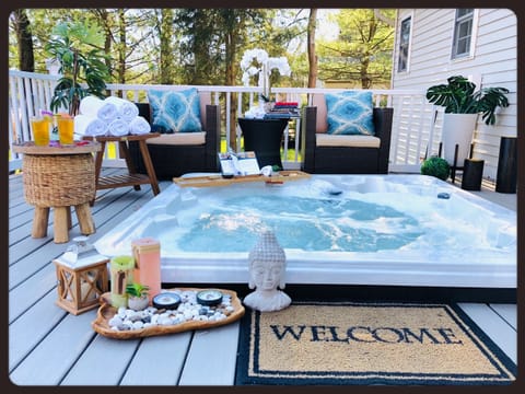 All cushions and decorations are stored in outdoor shed - feel free to use them~