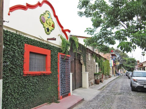 Cobblestone Calle Independencia and adobe home next door to Casa Barbara.