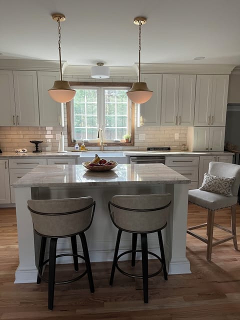 Enjoy the Breakfast Nook and Sunshine!