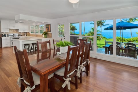 Wailea Sunset Bungalow - Ocean View Indoor and Outdoor Dining For Six