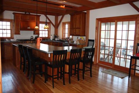 Kitchen Island - seating for 6