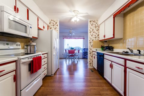 Kitchen, looking into breakfast/dining area