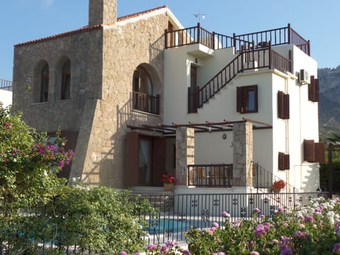 VILLA AZURE