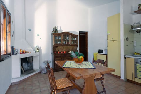 living room with open plan, fully equipped kitchen