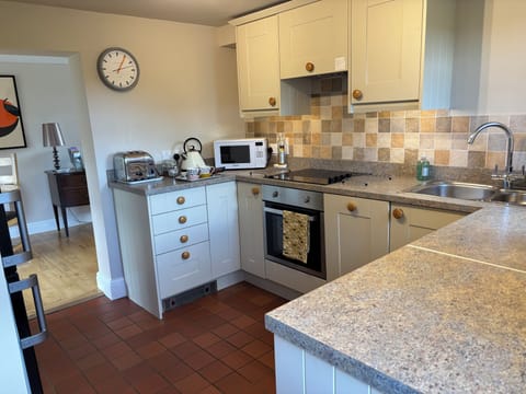Well equipped kitchen, includes dishwasher, fridge freezer, washing machine