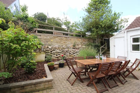 Outdoor dining on lower level patio area
