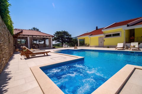 Private pool 12mx5m with whirlpool attached 2,5mx2m & spacious sun deck area