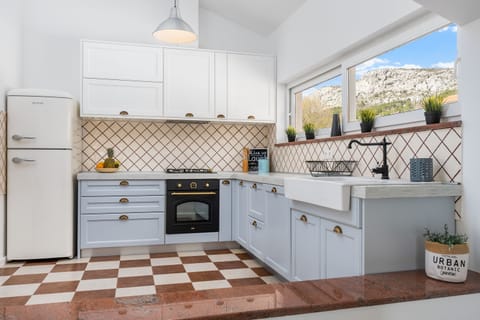 Fully equipped kitchen with dining & living area 
