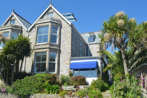 Front of Channings with sea view terrace 