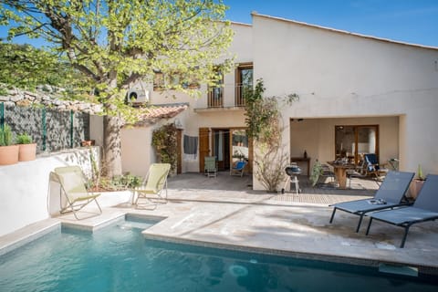 Pool, 12m2, can be heated and has salt water