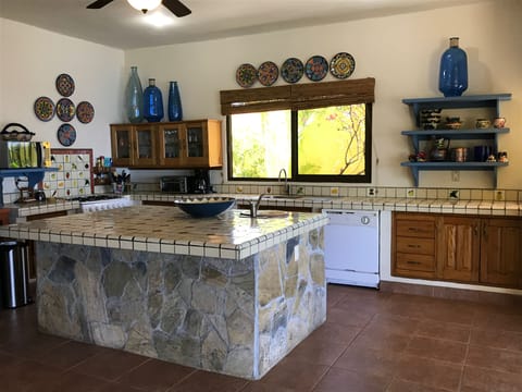Full kitchen with dishwasher,  filtered water and automatic ice maker.