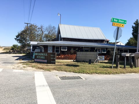 Broadkill Store, fresh donuts and breakfast sandwiches. Homemade cinnamon rolls