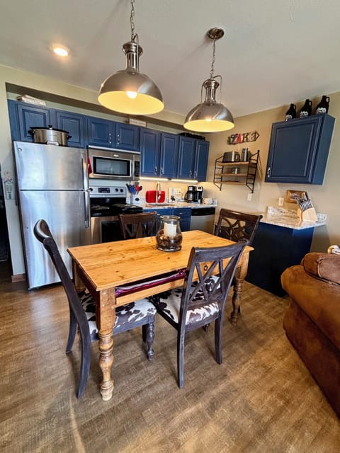 Fully stocked kitchen with slow cooker, dual coffee maker, full set of pots/pans