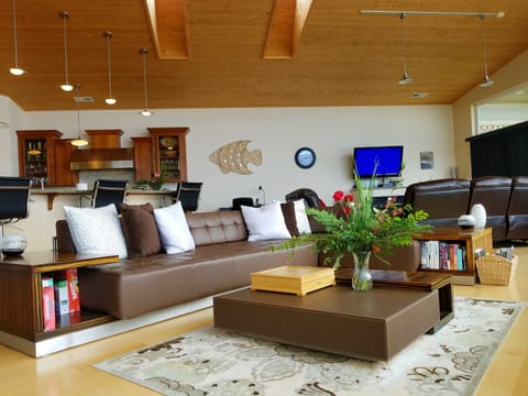 high ceiling ,spacious living room ,contemporary lounge .