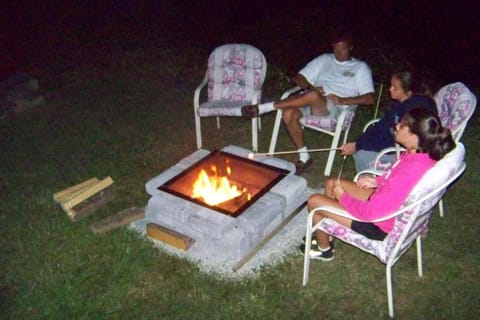 Toast Marshmallows at the firepit