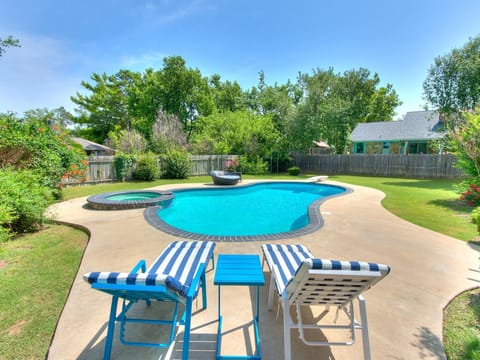 Very Comfortable Relaxation Area.