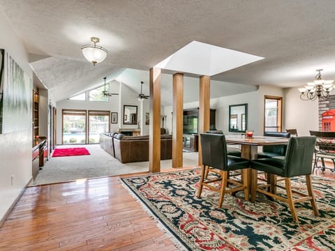 Open Dining Living Area to Outside Patio & Pool.