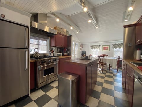 Stainless steel kitchen complete with appliances 