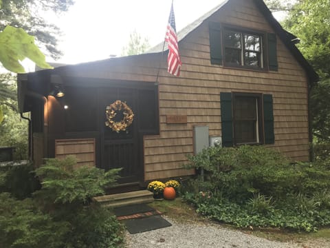 Cabin at Cane Creek - - Driveway Side Entrance