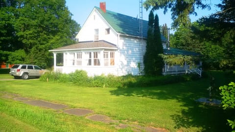 Our beautiful country house in Rideau Lakes