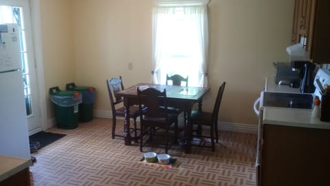 Breakfast table for 4