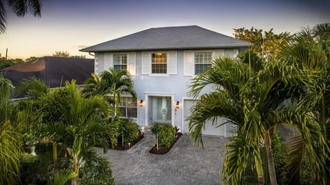 garage + lots of parking in front