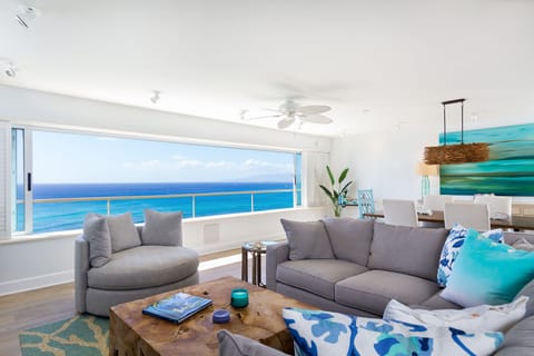 Truly stunning ocean views from this high end 18th floor condo.