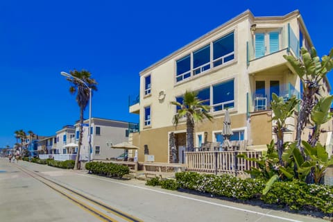 Exterior & Boardwalk
