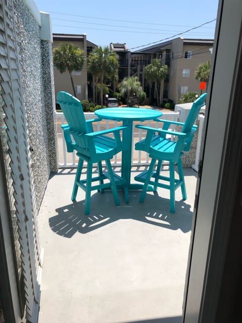 The balcony has new furniture and is perfect for listening to the ocean. 