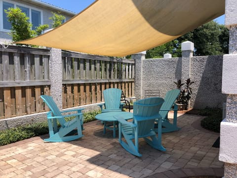 The back patio has new furniture and a nice sun shade. 
