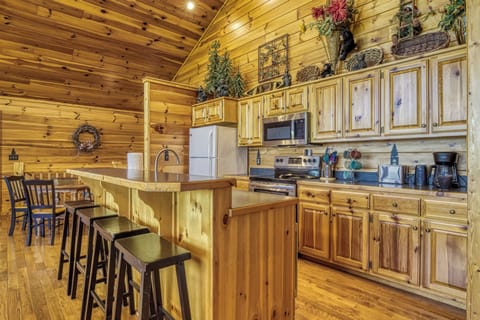 Smoky Mountain Cabin with a View "Getaway Mountain Lodge" - Bar top, kitchen, and dining area