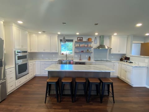 Lakeside kitchen - all new appliances