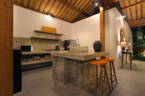 #L1 12BR Oberoi 700m beach Seminyak