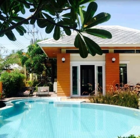 2 Bedroom pool villa for 6 pax