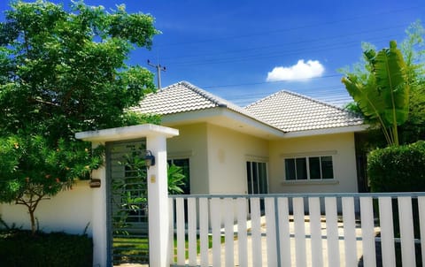 2 Bedroom house for 6 pax